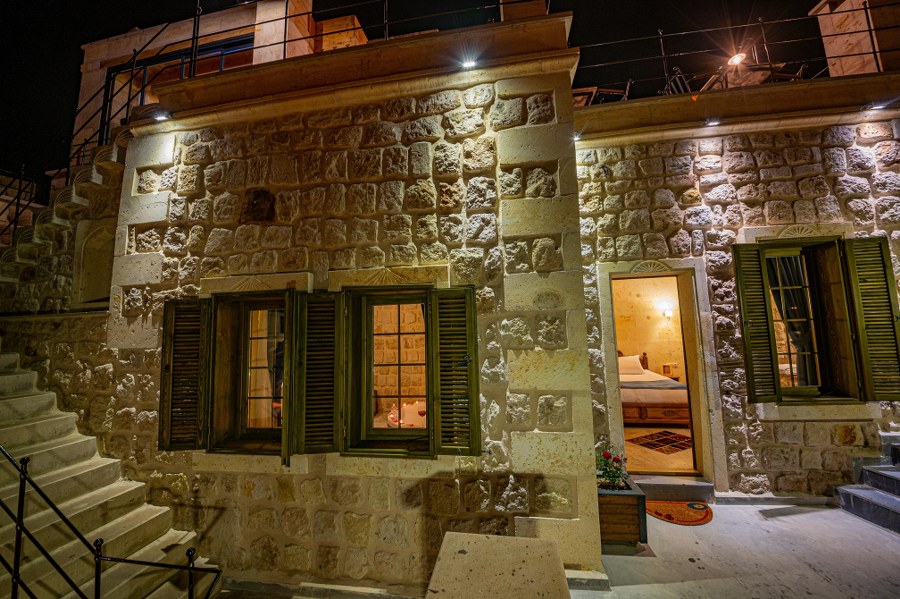 8 900x599 14 7 25827