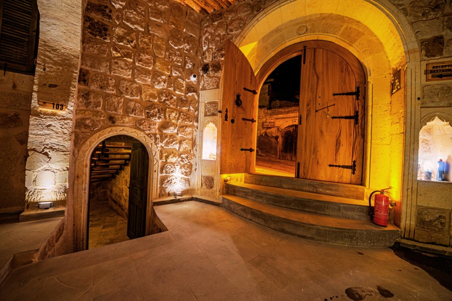 dis kapi giris 900x599 14 7 25321