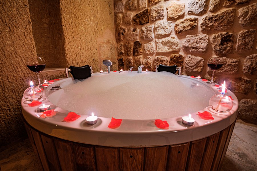 jakuzi 900x599 14 7 25454